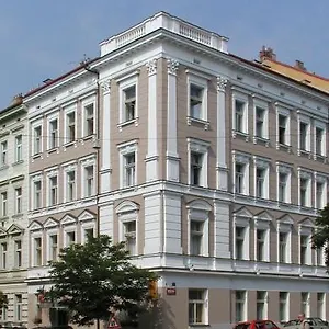 Machova 3* Prága